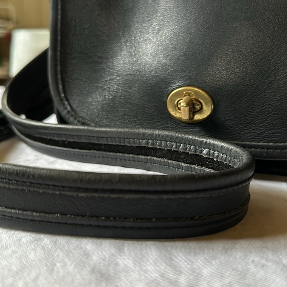 Vintage Coach Serial 9965 Black Leather with brass trimmings - Picture 2 of 13